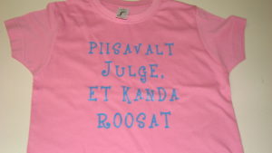 Piisavalt julge, et kanda roosat t-särk